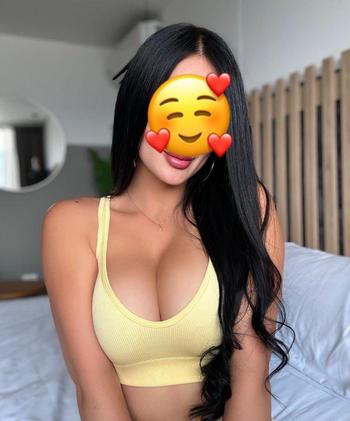 Carol , 26  female escort, Westchester